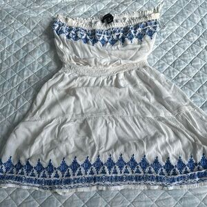 Atmosphere size medium embroidered white dress
